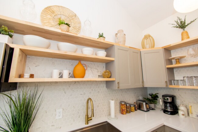 Building Photo - 904 Fleming St