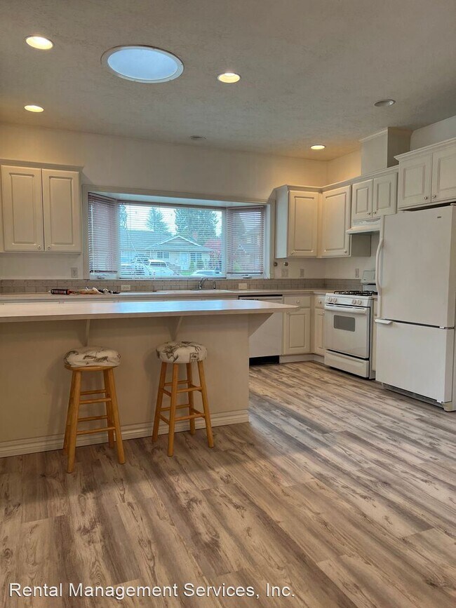 Foto del edificio - 2 br, 2 bath House - 67 NW Lillyben Place