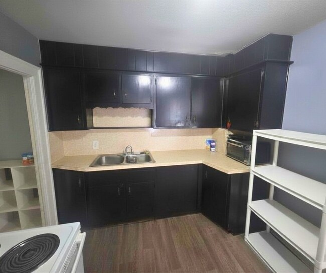 Foto del edificio - 810 N Bradley Ave