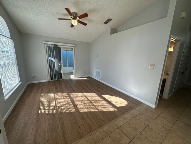 Building Photo - Beautiful 2/2Home in Winter Springs