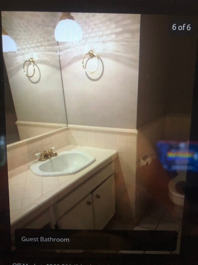 Baño de invitados - 6568 W 51st St