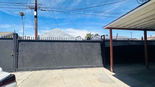 Foto del edificio - 1255 E 88th Pl