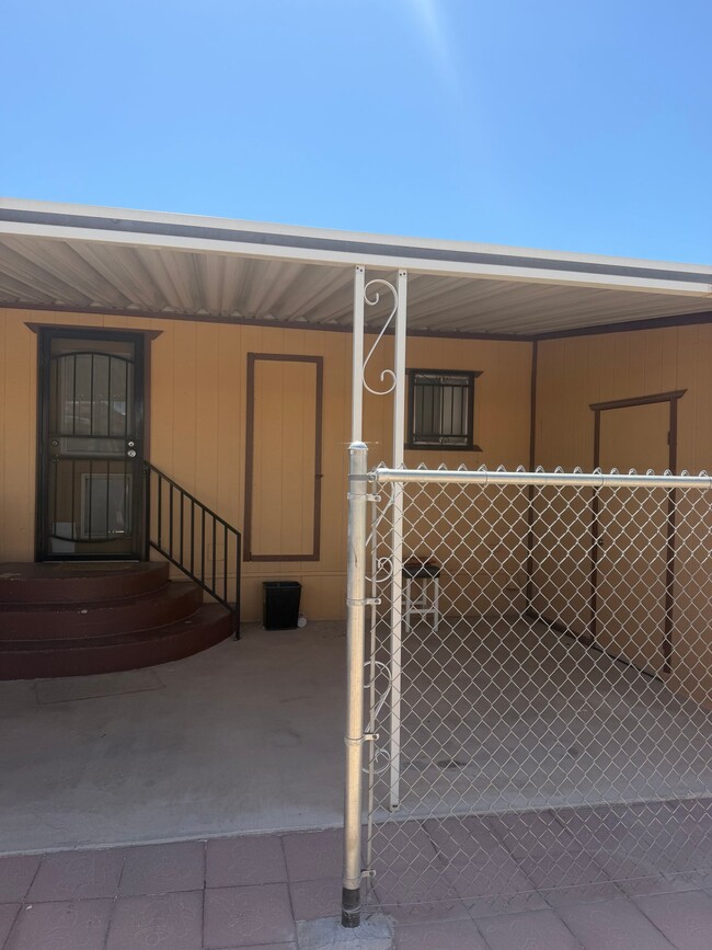 Building Photo - 24 W Rio Colorado Dr