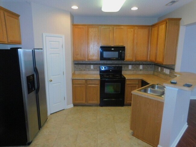 Foto del edificio - Wonderful 3br/2.5ba TH in excellent Apex location! One car garage! Available February 1st!