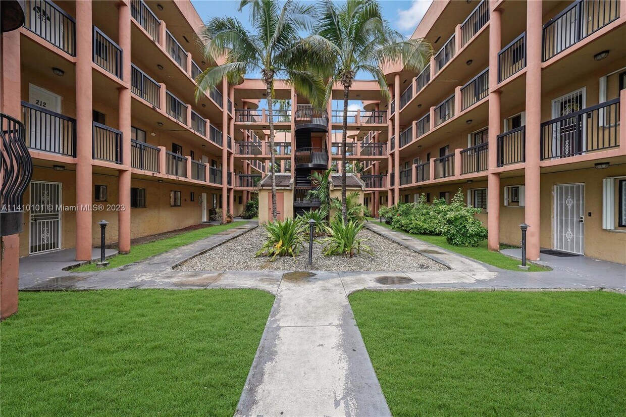 Foto principal - 5490 W 21st Ct