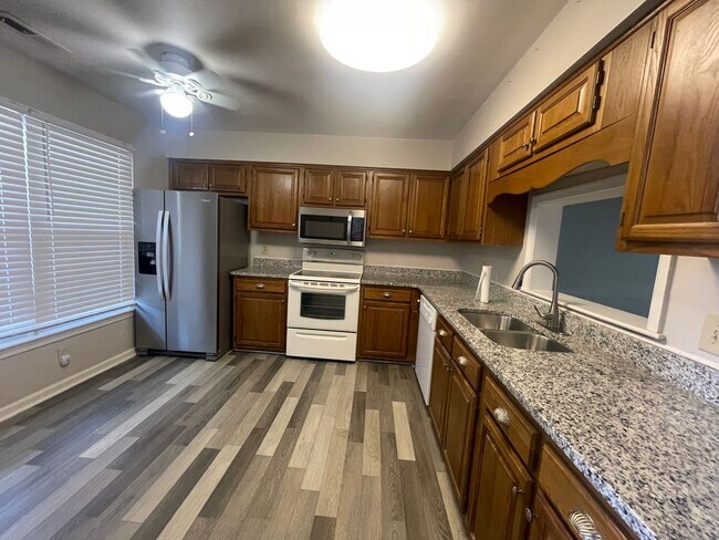 Building Photo - 4859 Woods Edge Rd