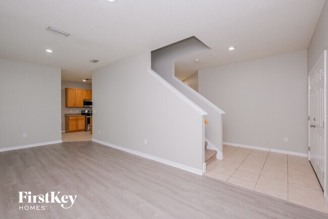 Building Photo - 11108 Creek Haven Dr