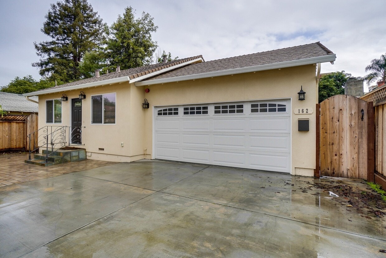 Beautiful 2 Bed/1 Bath Home only Blocks From Downtown Sunnyvale - Beautiful 2 Bed/1 Bath Home only Blocks Fr...