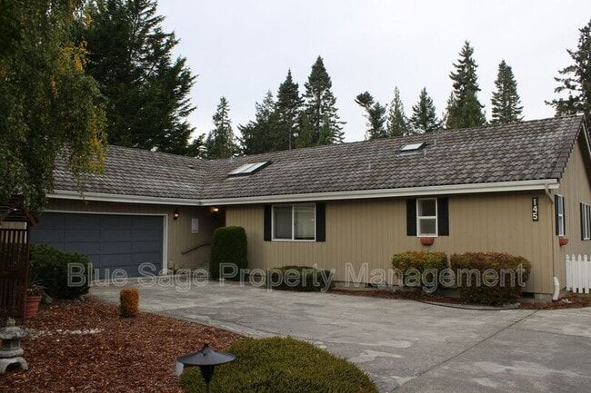 Building Photo - 145 Emerald Dr