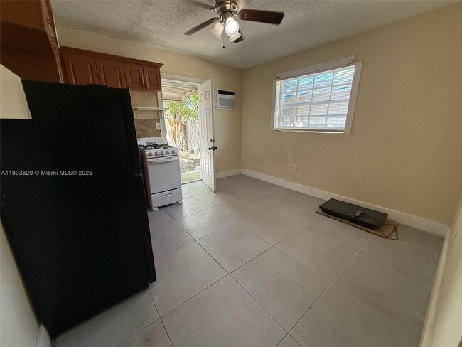 Foto del edificio - 2339 NW 35th St