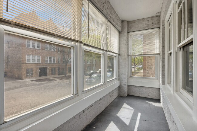 Foto del edificio - 3040 W Sunnyside Ave