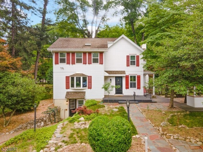Building Photo - 637 Ramapo Valley Rd
