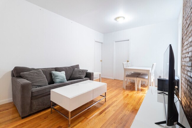 Foto del edificio - 320 E 93rd St