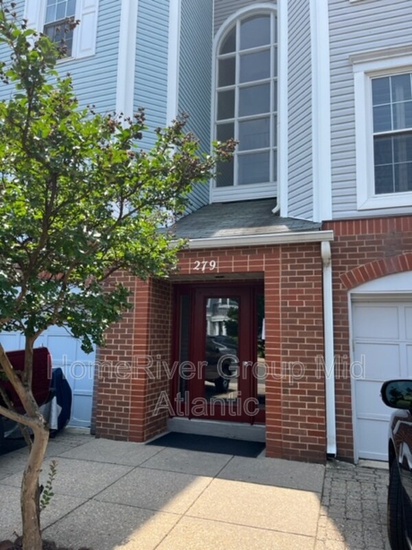 279 S Pickett St Unit Apt 201, Alexandria, VA 22304 Condo for Rent in