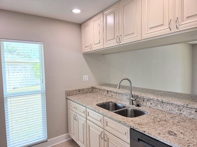 Building Photo - 11612 W Kingfisher Ct