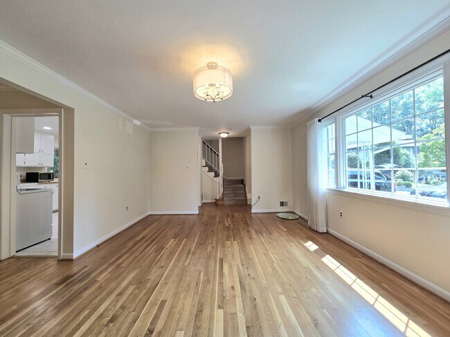 Building Photo - 111 Tamarisk Ct