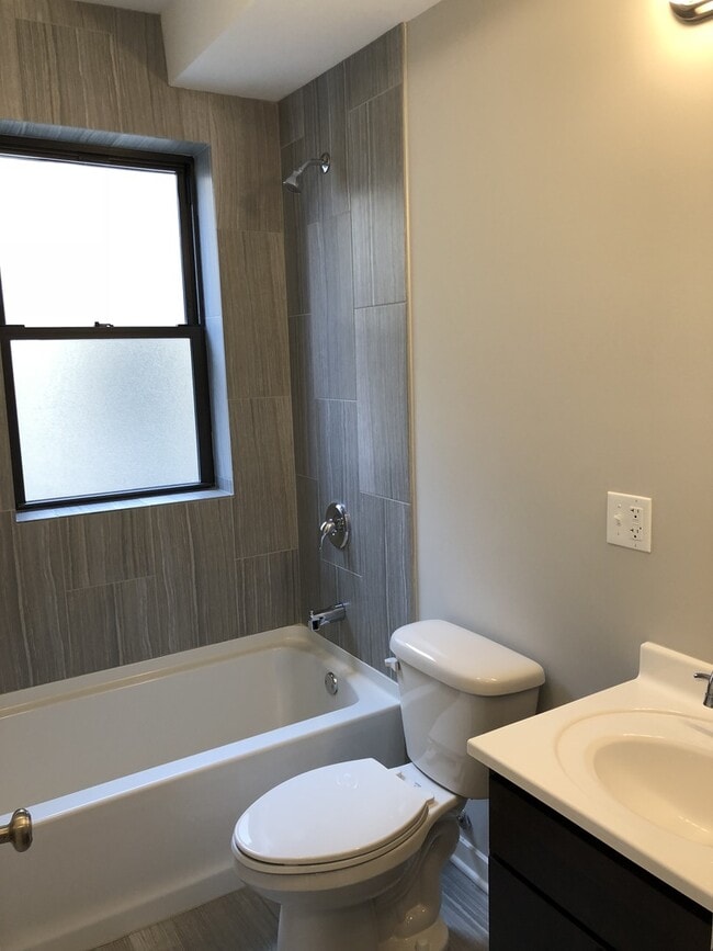 Building Photo - 4815 N Christiana Ave