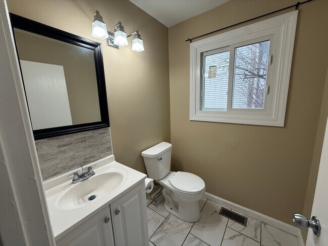 Building Photo - 2152 Mallard Ln