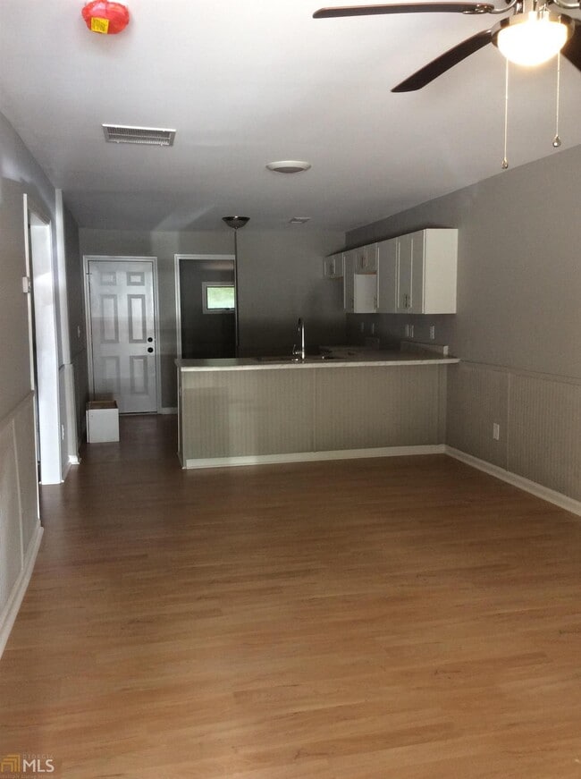 Building Photo - 209 Walker Dr