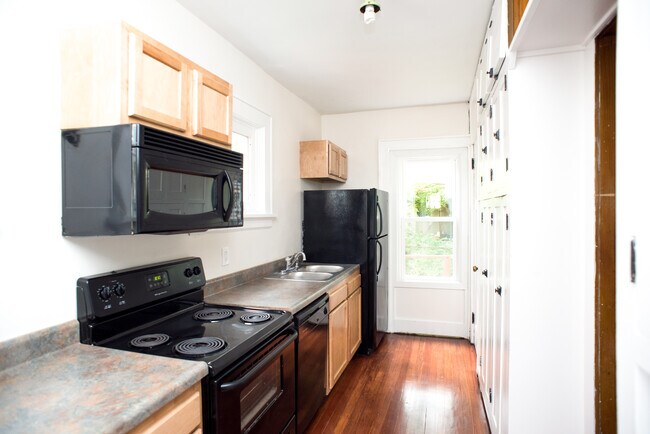 Building Photo - 2350 Chickasaw St