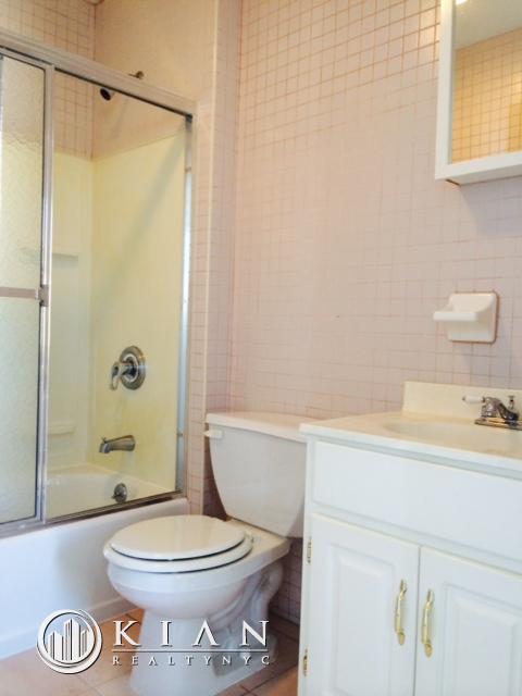 Foto del edificio - 484 W 45th St