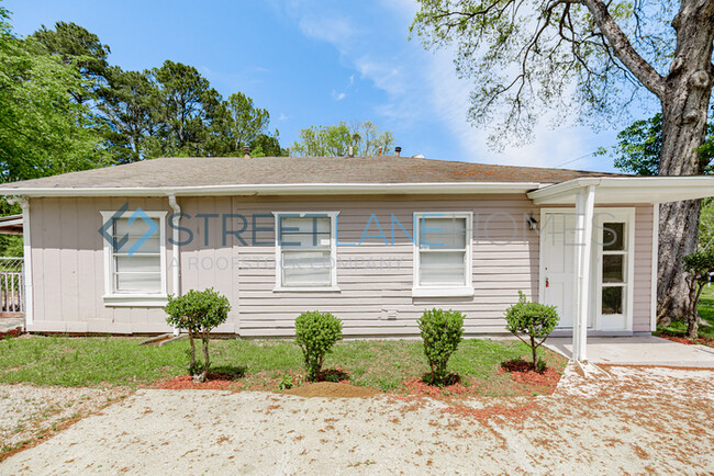 Foto del edificio - NOW OFFERING $250 OFF FIRST FULL MONTH IF ...
