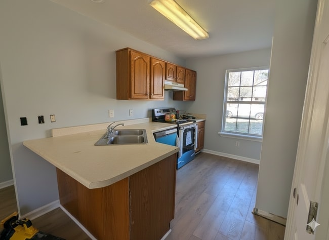 Foto del edificio - 1530 Center Pointe Dr