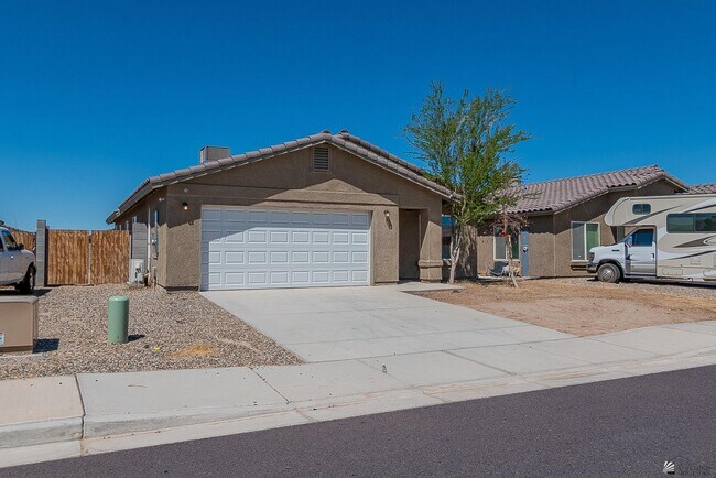 Foto del edificio - 7912 E 44th Ln