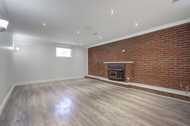 Building Photo - 333 Louis Dr