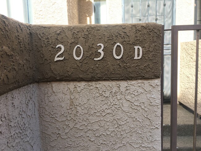 Foto del edificio - 2030 S Bon View Ave
