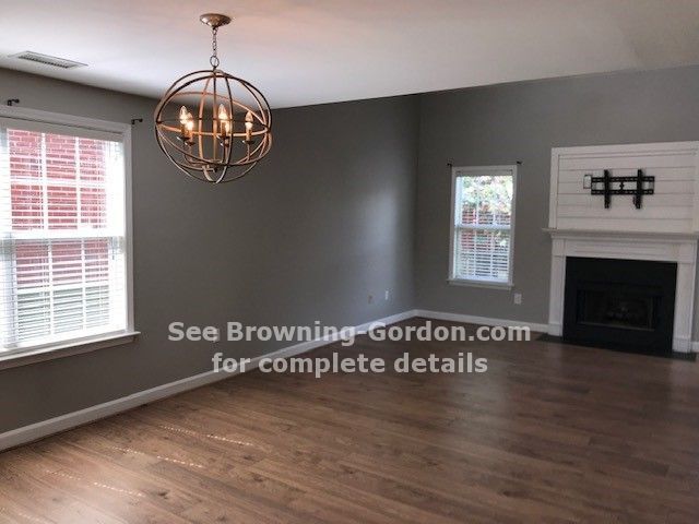 Primary Photo - Adorable 3 bedroom home located in the Som...