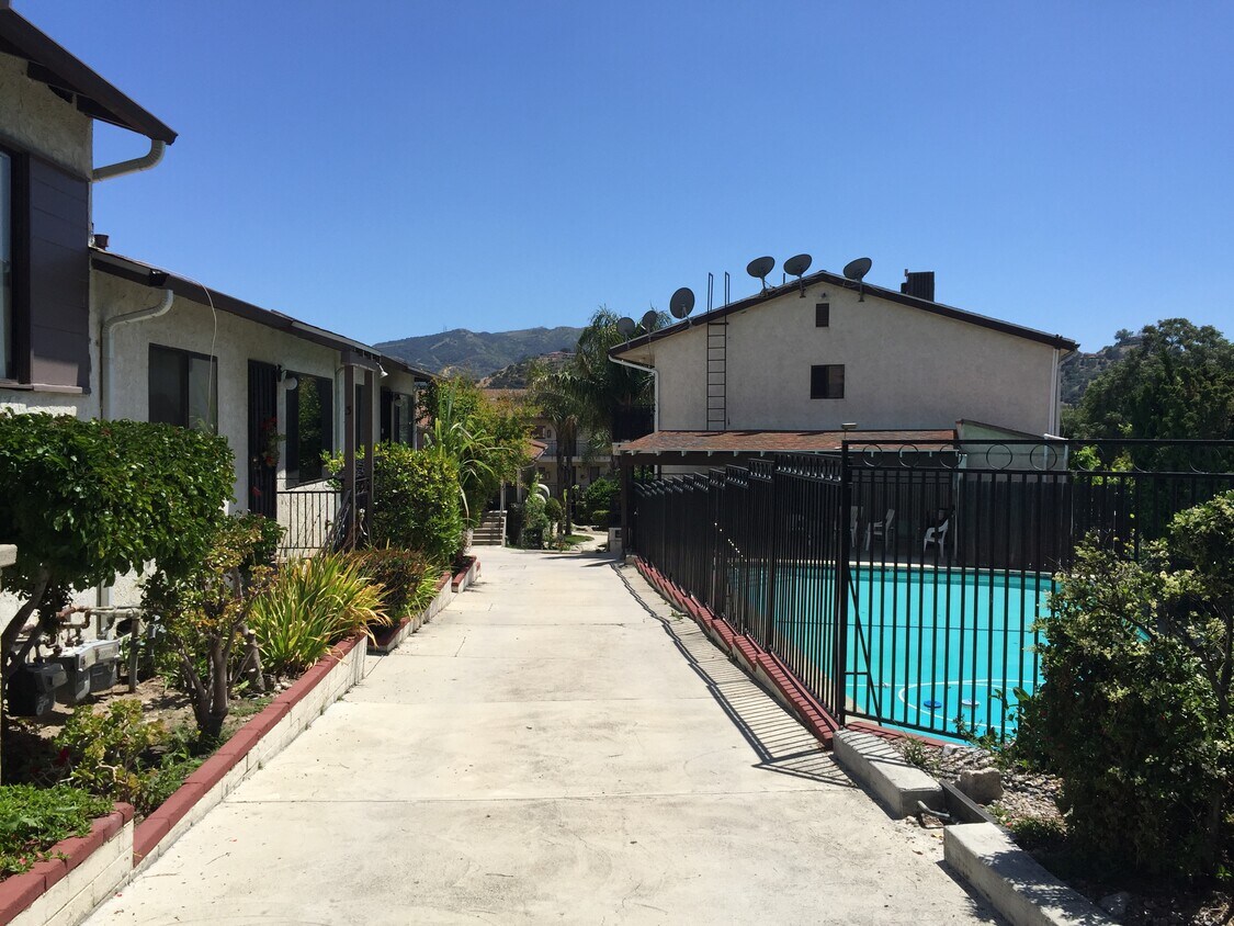 6842 Valmont St Unit 6, Los Angeles, CA 91042 Apartments in Los