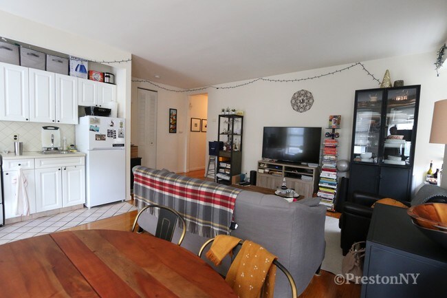 Foto del edificio - 272 Bleecker St