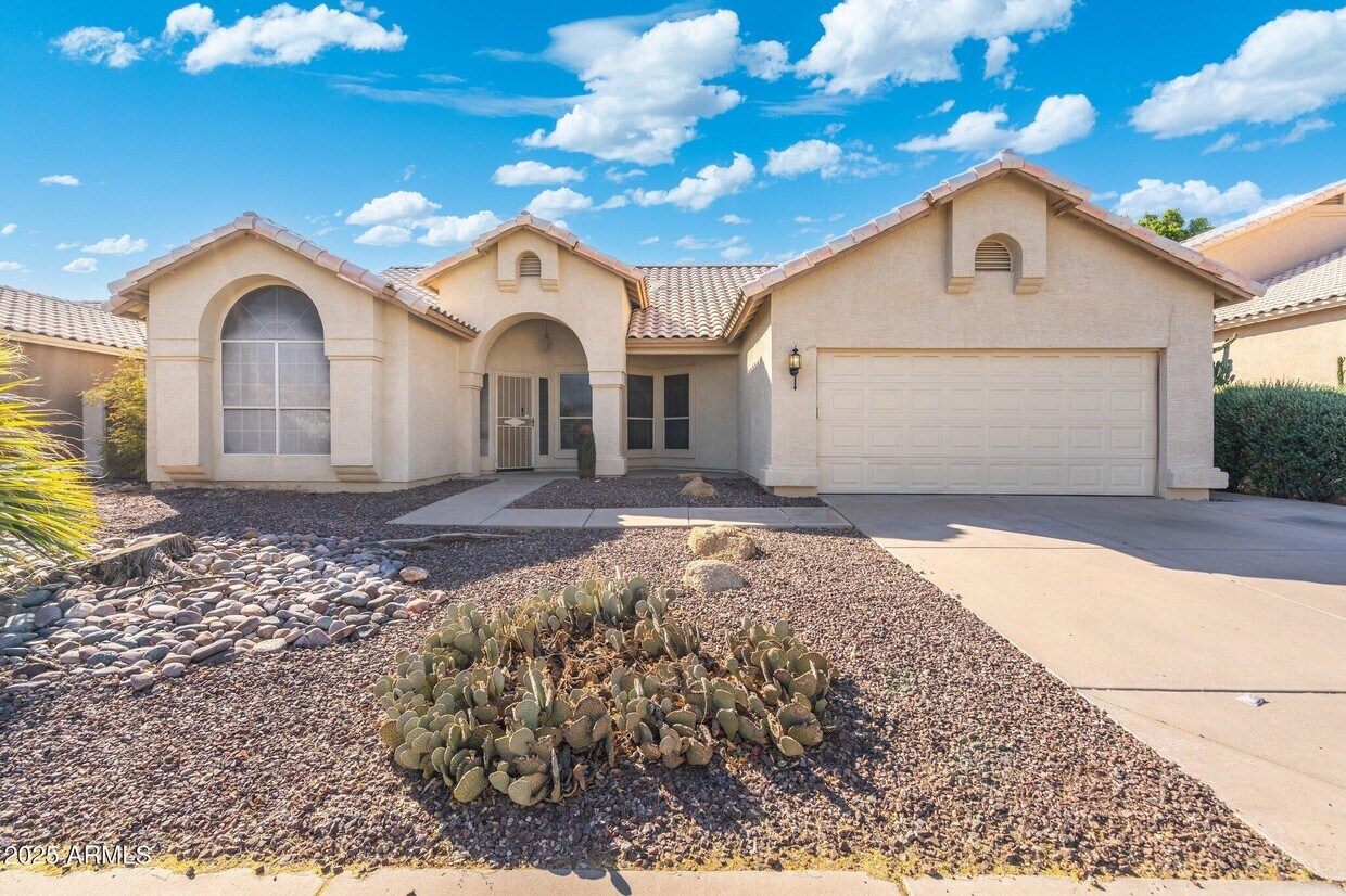 Primary Photo - 674 S Cholla St