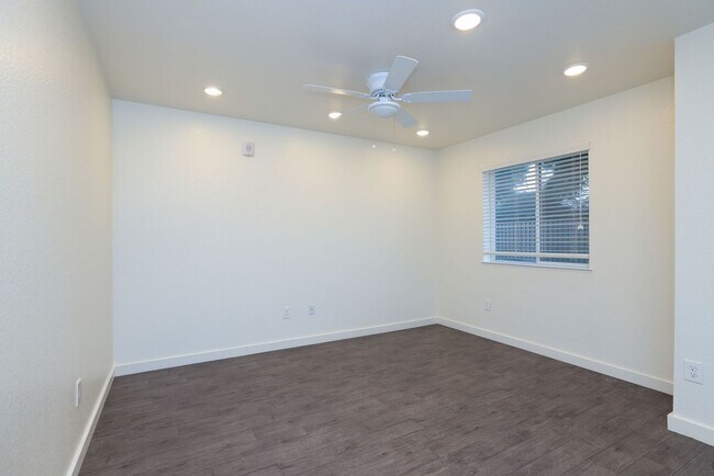 Building Photo - For Lease | 3 Bed, 2.5 Bath | 1,681 Sq Ft ...
