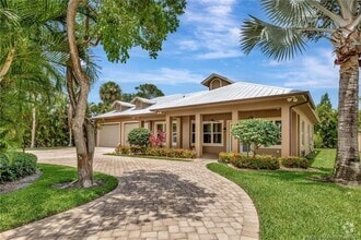 Building Photo - 311 SE Cardinal Way
