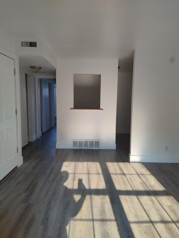 Primary Photo - 2911 Chippewa St
