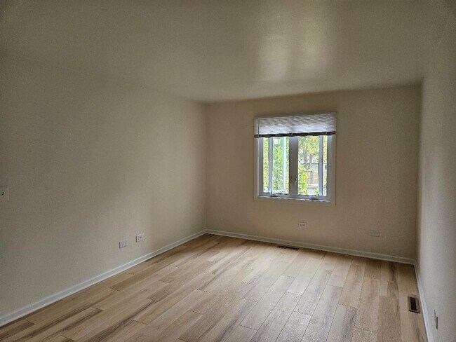 Foto del edificio - 133 E Winchester Rd