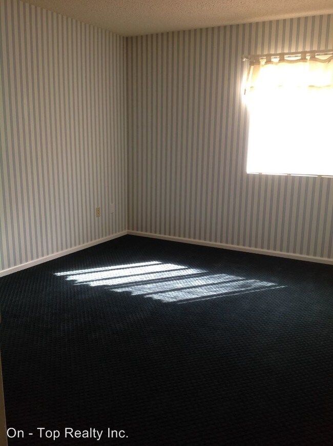 Building Photo - 2 br, 1 bath House - 4022 S. Regal unit #101