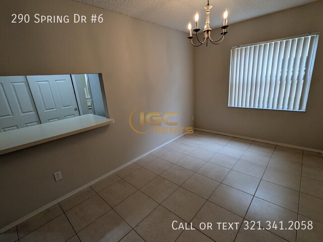 Foto del edificio - 290 Spring Dr