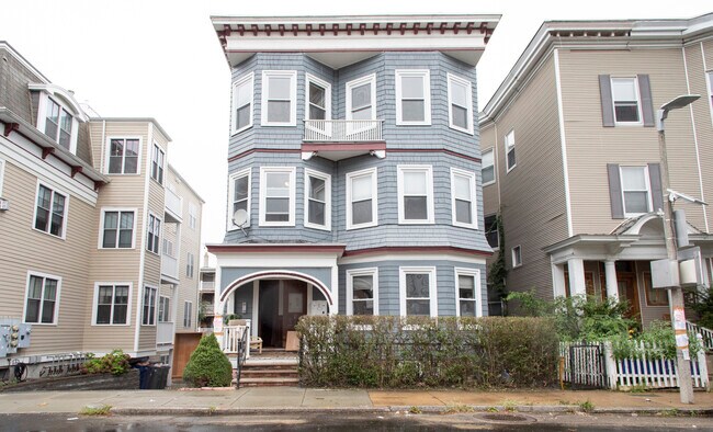 Building Photo - 17 Bellflower St