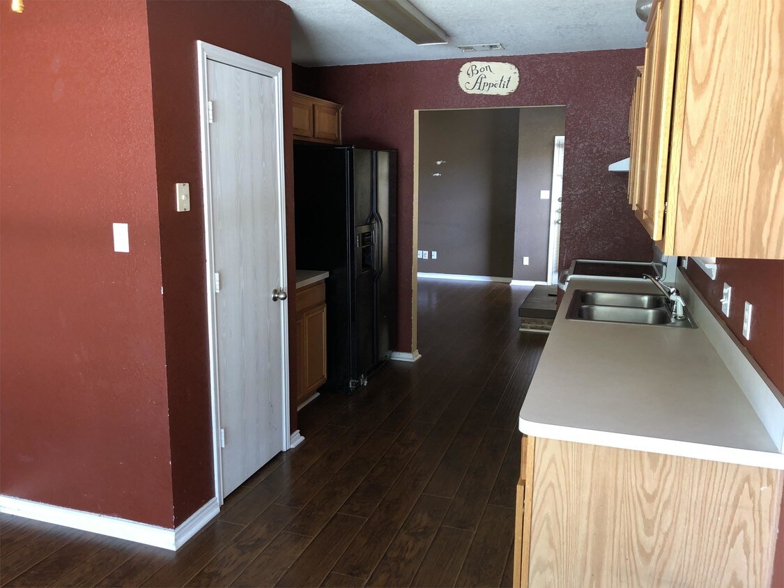 Primary Photo - 15338 Country Acres Dr