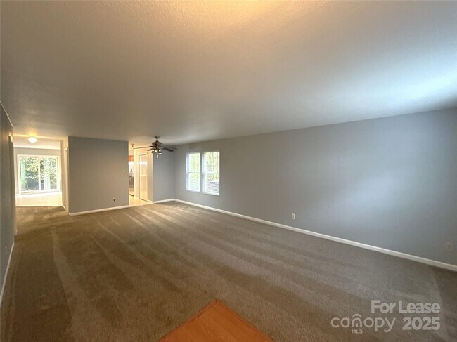 Foto del edificio - 2937 Royal Fern Ln