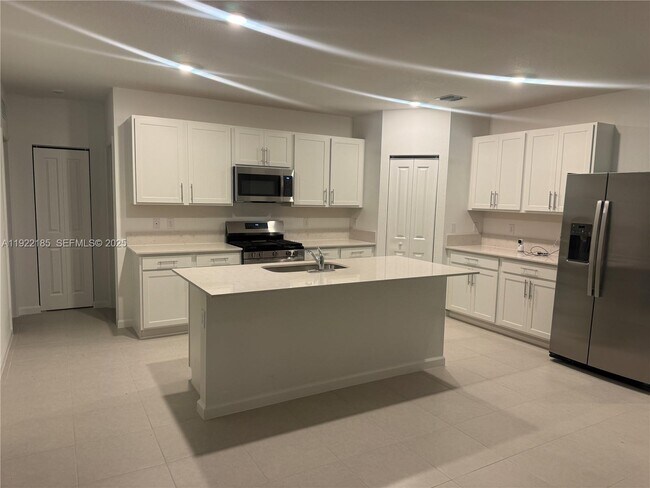 Foto del edificio - 5885 Sweetwood Dr