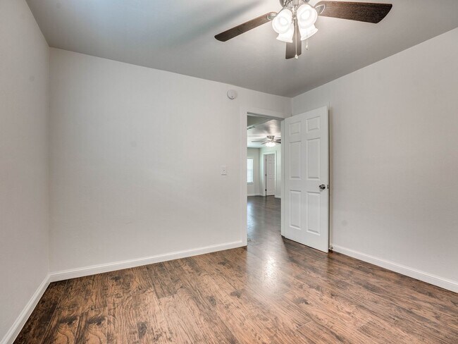 Foto del edificio - 4 bedroom 2 bath home in Shawnee!