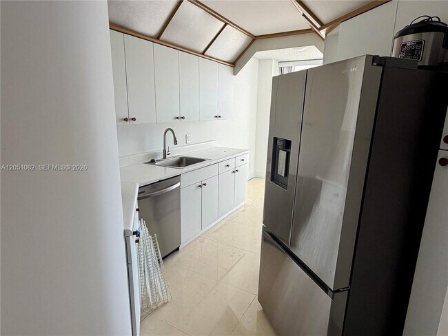 Foto del edificio - 3610 Yacht Club Dr