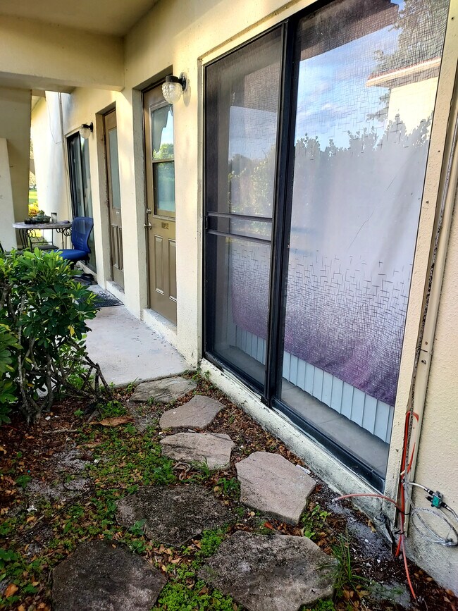 Foto del edificio - 11584 Royal Palm Blvd