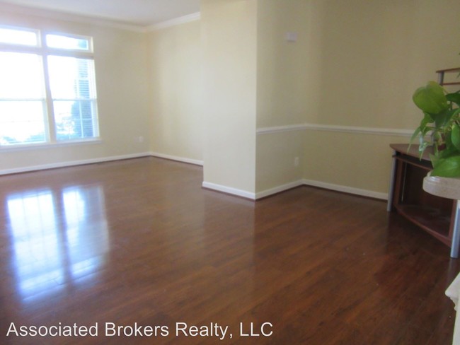 Building Photo - 3 br, 2.5 bath House - 2064 Lockwood Drive