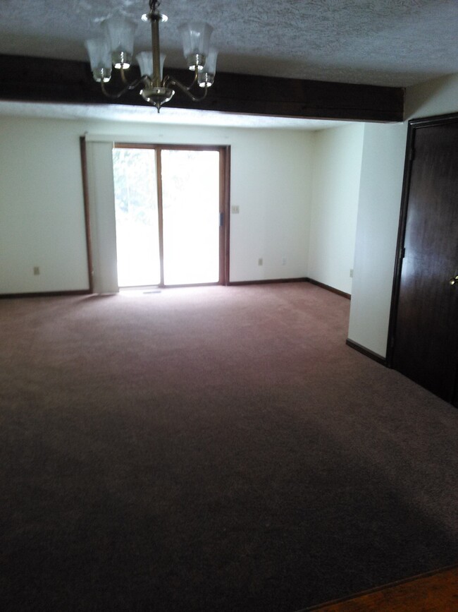 Building Photo - Townhome Style Condo Unit Available For Rent!
