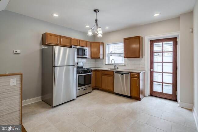 Foto del edificio - 2229 Titan St